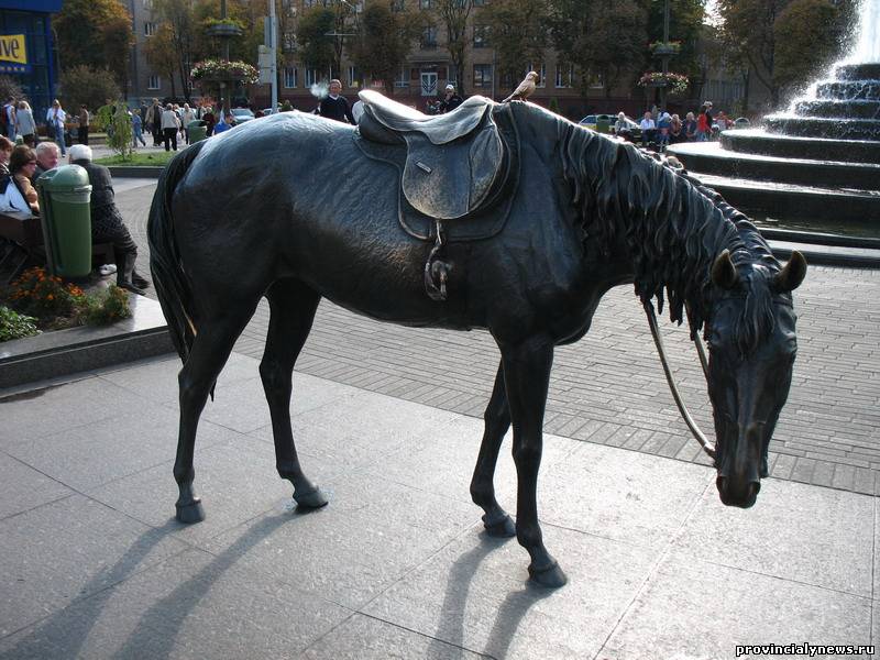 памятник коню в минске