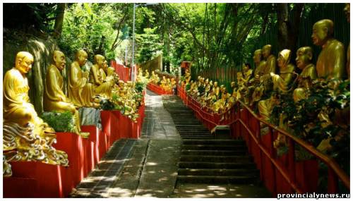 Храм 10000 Будд