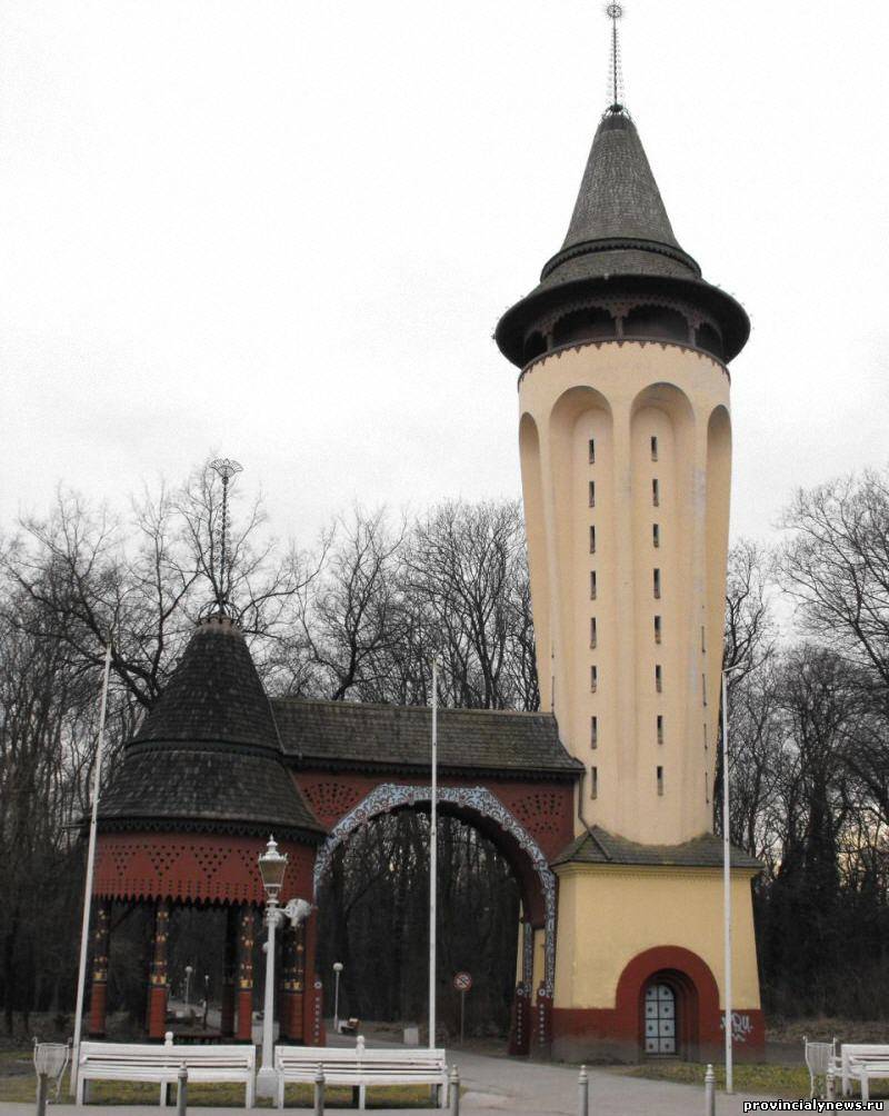 необычная водонапорная башня в сербии