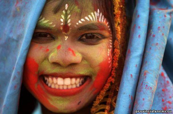 индийцы на празднике красок